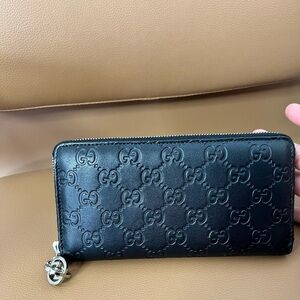 Gucci Black Leather Zip Around Wallet Credit Card